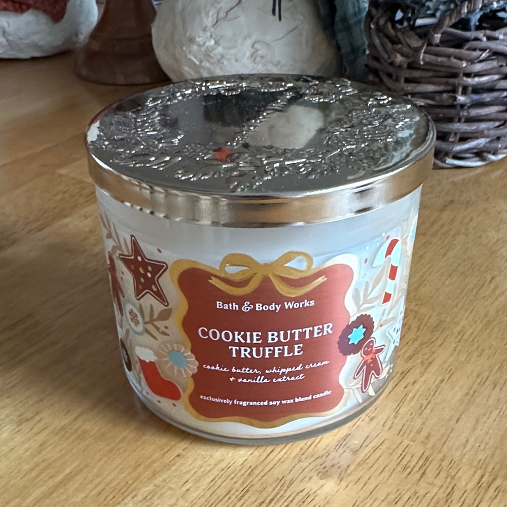 Bath & Body Works  3 Wick Candle Cookie Butter Truffle New NWT